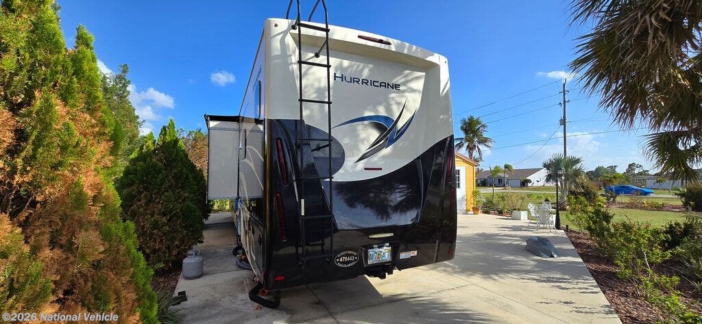 2022 Thor Motor Coach Hurricane 35M - Used Class A For Sale by National Vehicle in Port Charlotte, Florida