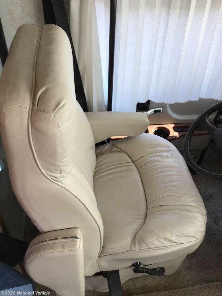 Used 2004 Itasca Suncruiser 33V available in Bakersfield, California