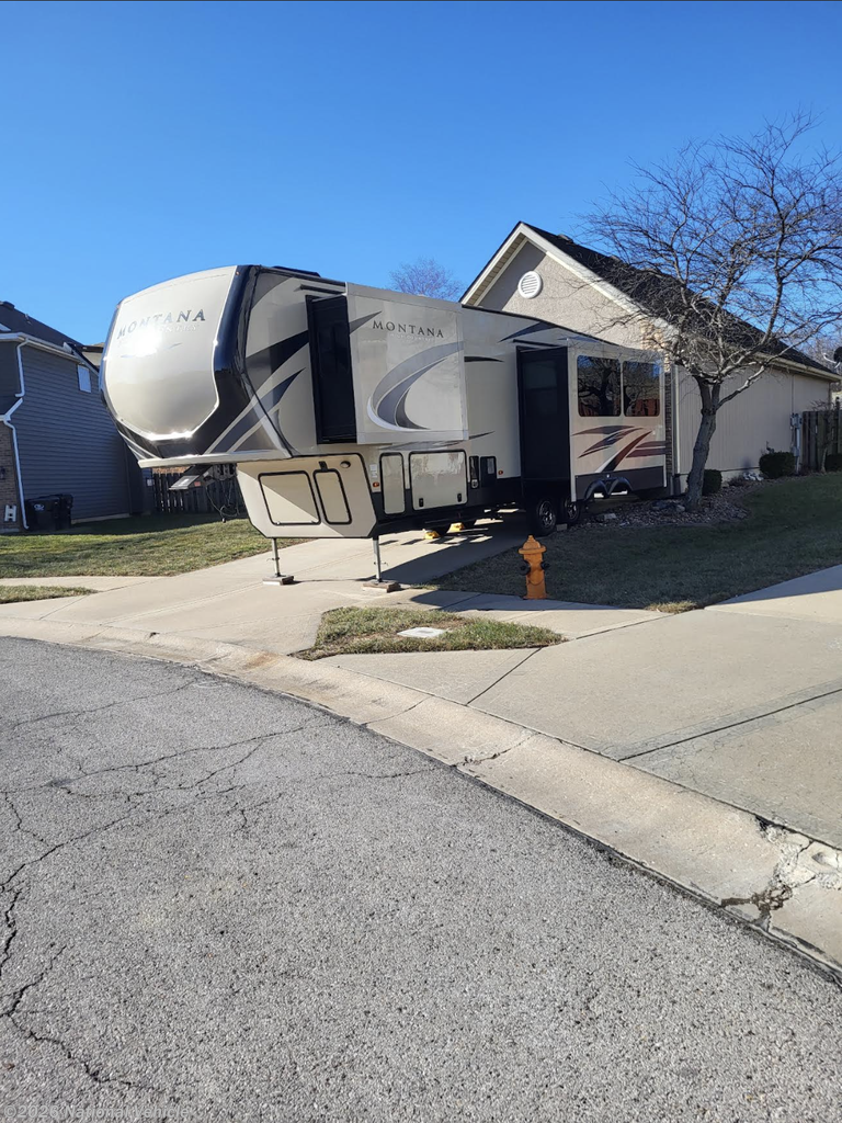 2018 Keystone Montana High Country 305RL - Used Fifth Wheel For Sale by National Vehicle in Independence, Missouri