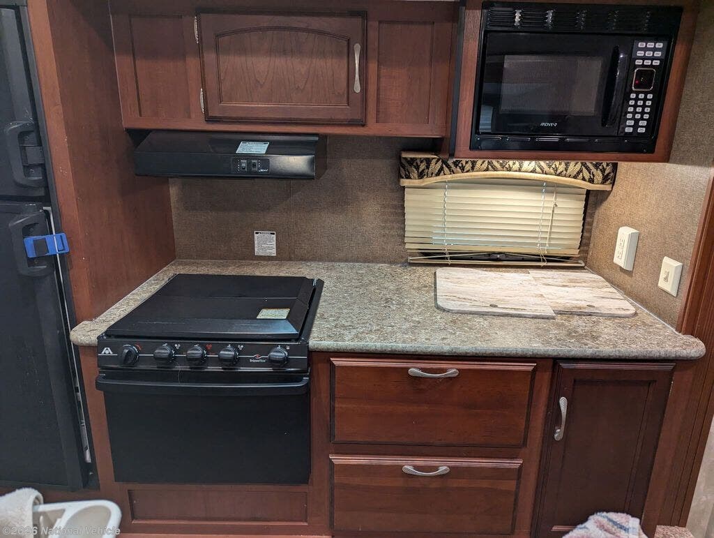 2014 Ultralite 27RBDS by Winnebago from National Vehicle in Dyersville, Iowa