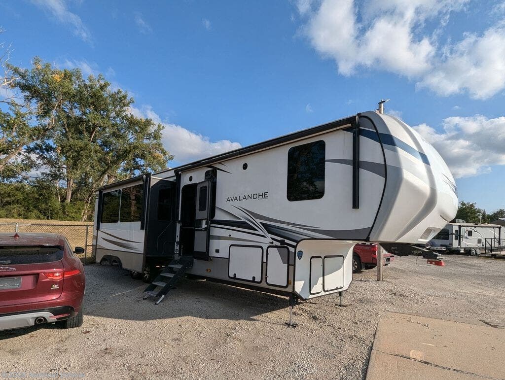 2022 Keystone Avalanche 390DS - Used Fifth Wheel For Sale by National Vehicle in Omaha, Nebraska