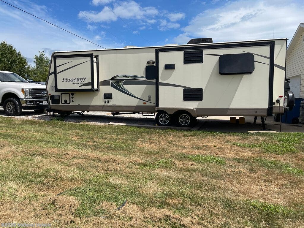2016 Forest River Flagstaff Super Lite 27RLWS - Used Travel Trailer For Sale by National Vehicle in Warrensburg, Missouri