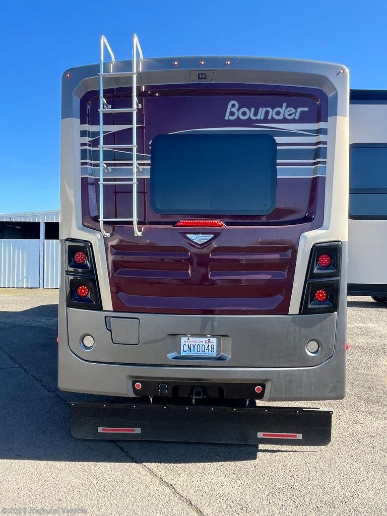 2017 Fleetwood Bounder 33C - Used Class A For Sale by National Vehicle in College Place, Washington