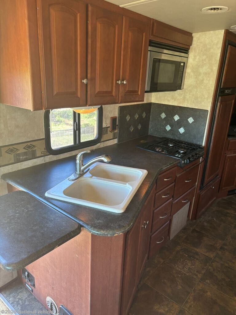 2012 Vista LX 35F by Winnebago from National Vehicle in Cokato, Minnesota