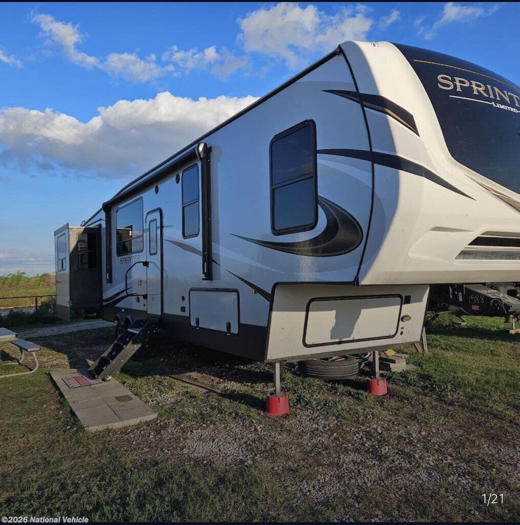 2022 Keystone Sprinter Limited 3530DEN - Used Fifth Wheel For Sale by National Vehicle in Temple, Texas