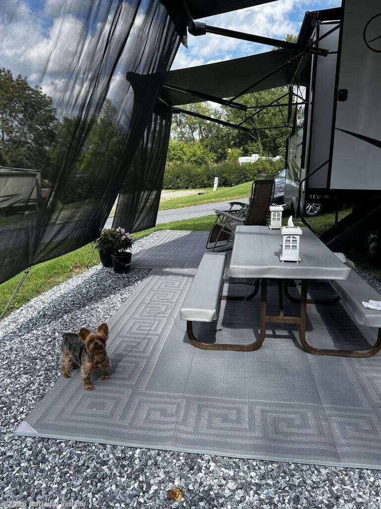 2022 Forest River Cardinal Luxury 320RLX - Used Fifth Wheel For Sale by National Vehicle in Lebanon, Pennsylvania