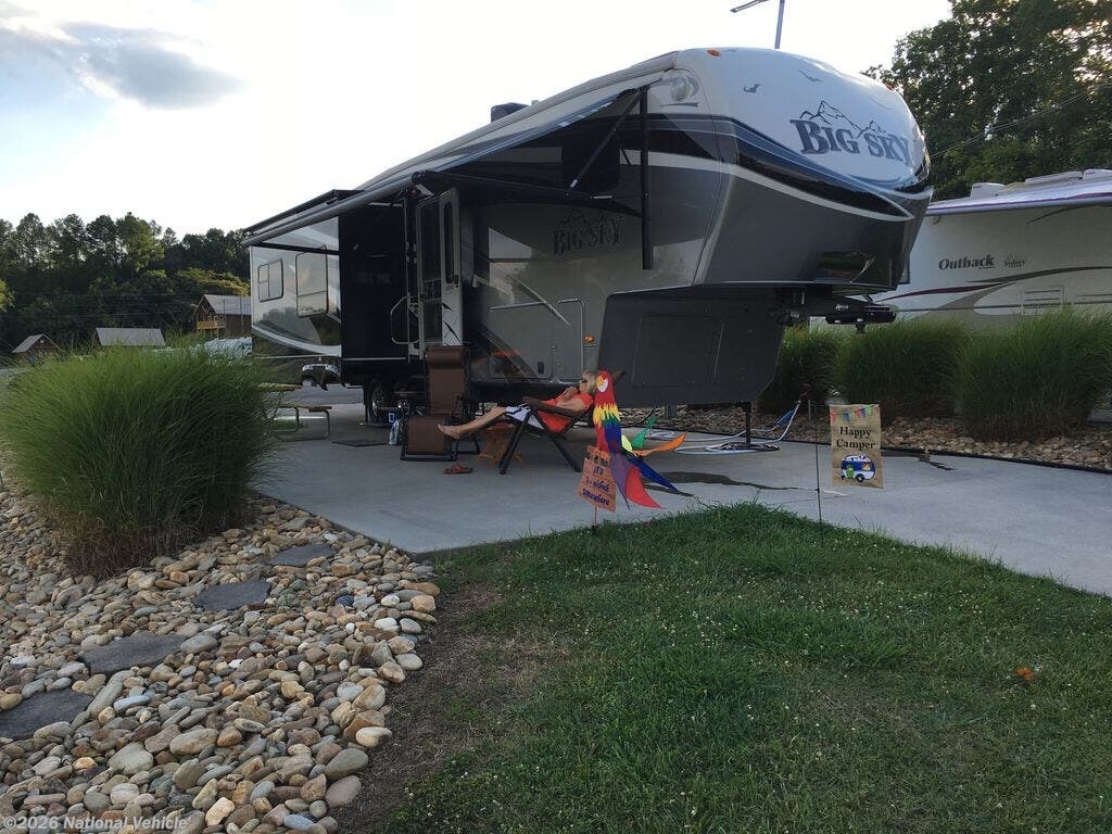 2012 Keystone Montana Big Sky 3582RL - Used Fifth Wheel For Sale by National Vehicle in Maryville, Tennessee