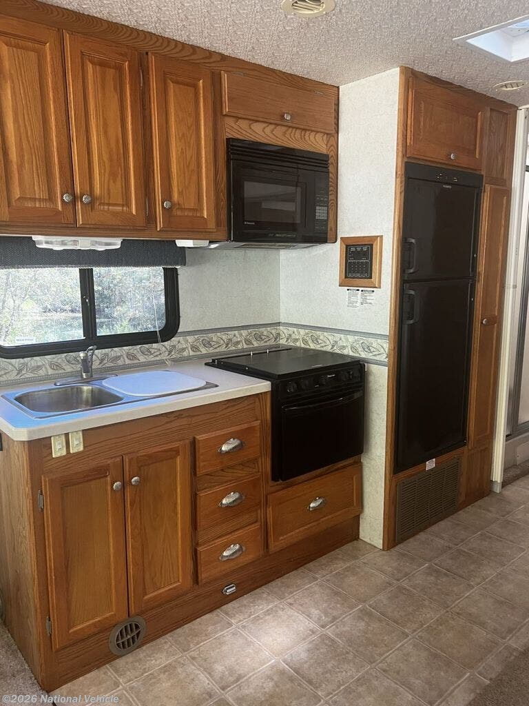 2004 Ultra Supreme 8292 by Gulf Stream from National Vehicle in Nevada City, California