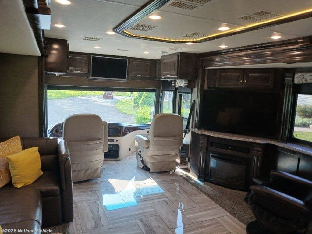 Used 2018 American Coach American Revolution SE 44H available in Forestville, New York