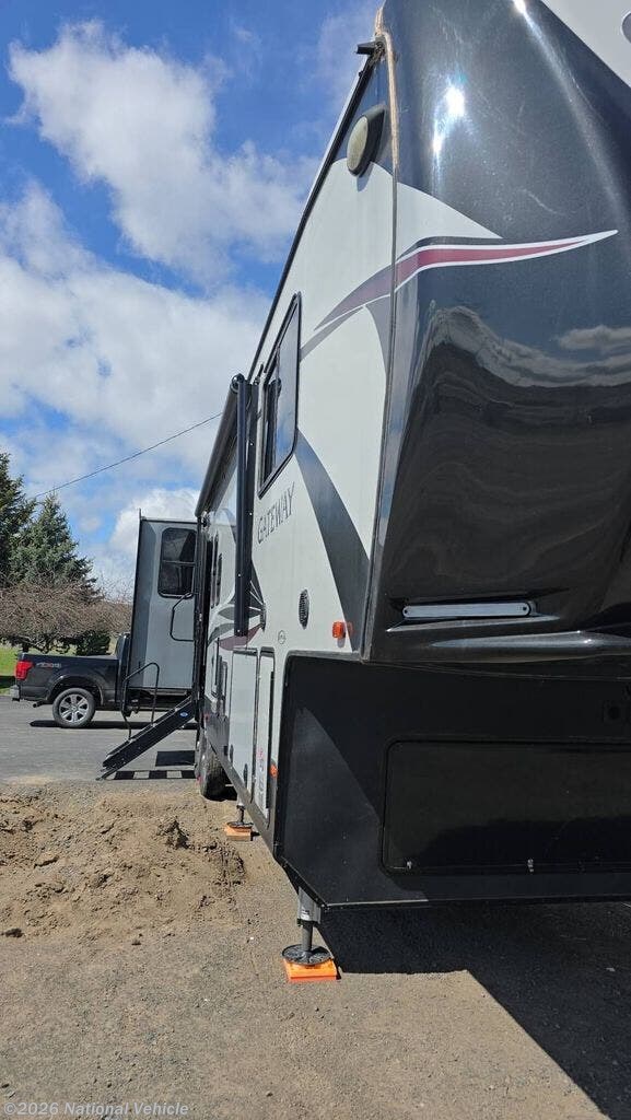 Used 2018 Heartland Gateway 3230CK available in Klamath Falls, Oregon