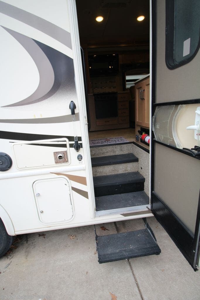 2018 Hurricane 31Z by Thor Motor Coach from National Vehicle in Wentzville, Missouri