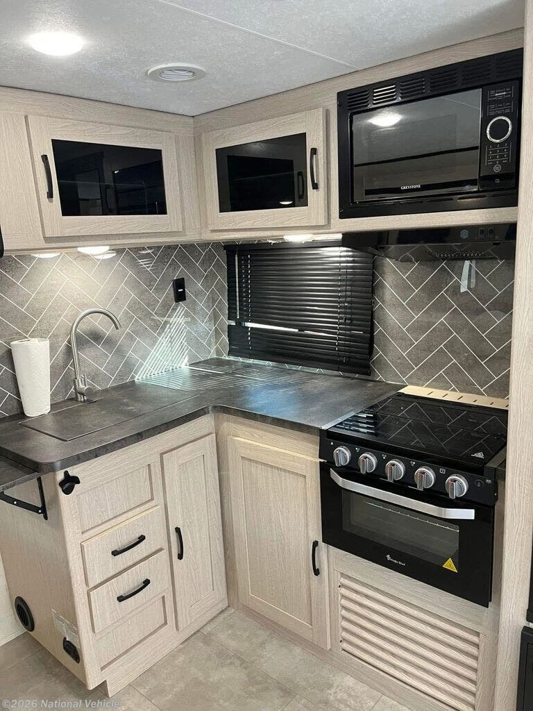 Used 2021 Coachmen Apex Ultra-Lite 265RBSS available in Murfreesboro, Tennessee