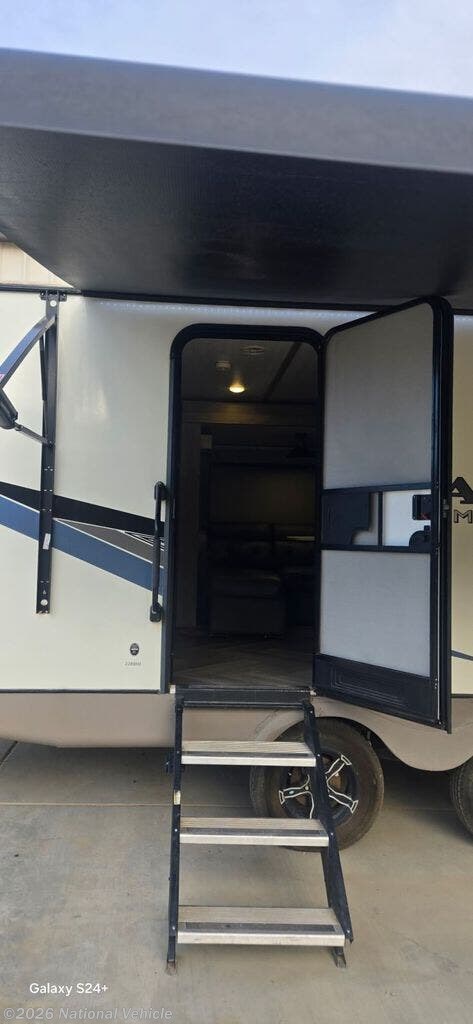 2022 Salem Hemisphere HL 22RBHL by Forest River from National Vehicle in Nuevo, California
