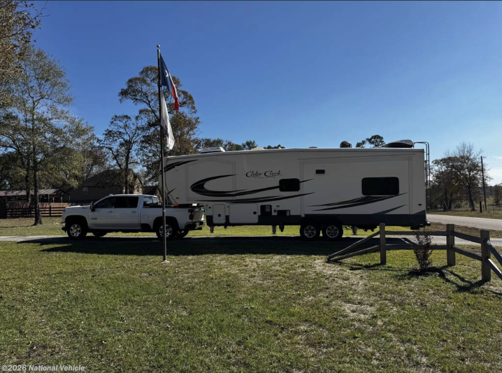 2018 Forest River Cedar Creek Silverback 29RE - Used Fifth Wheel For Sale by National Vehicle in Conroe, Texas