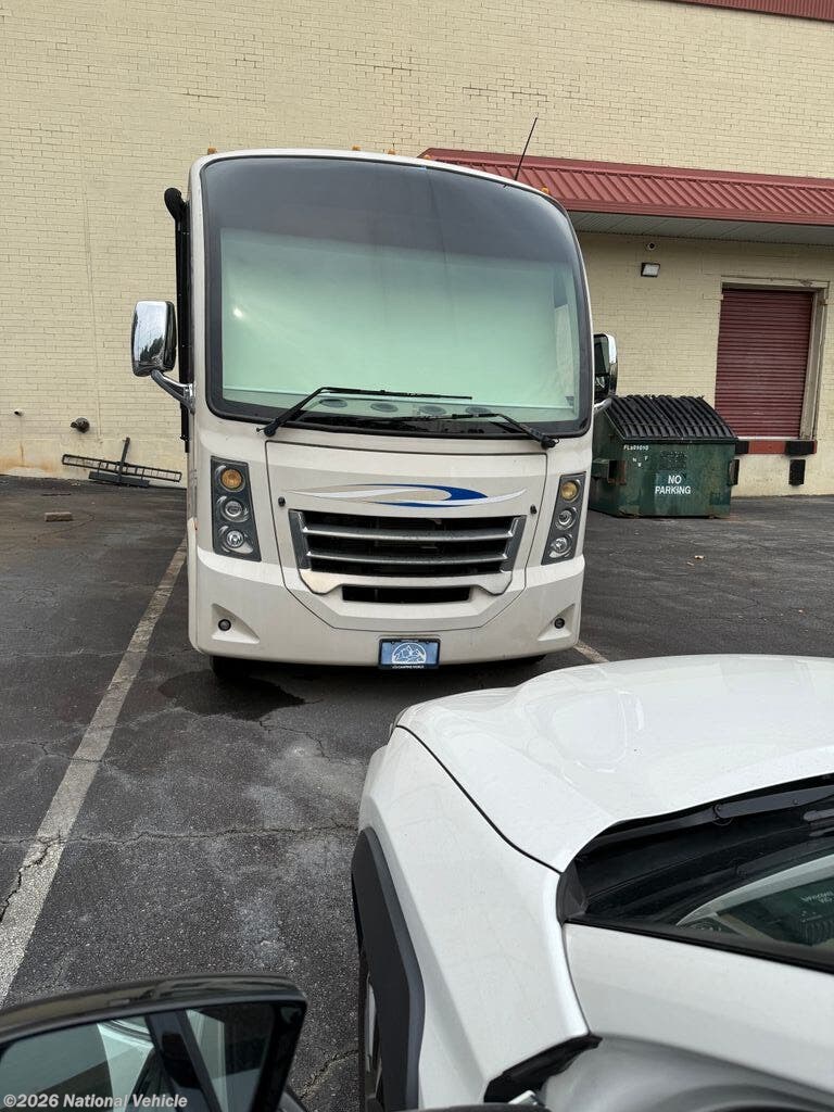 2015 Vegas 24.1 by Thor Motor Coach from National Vehicle in Brookhaven, Georgia