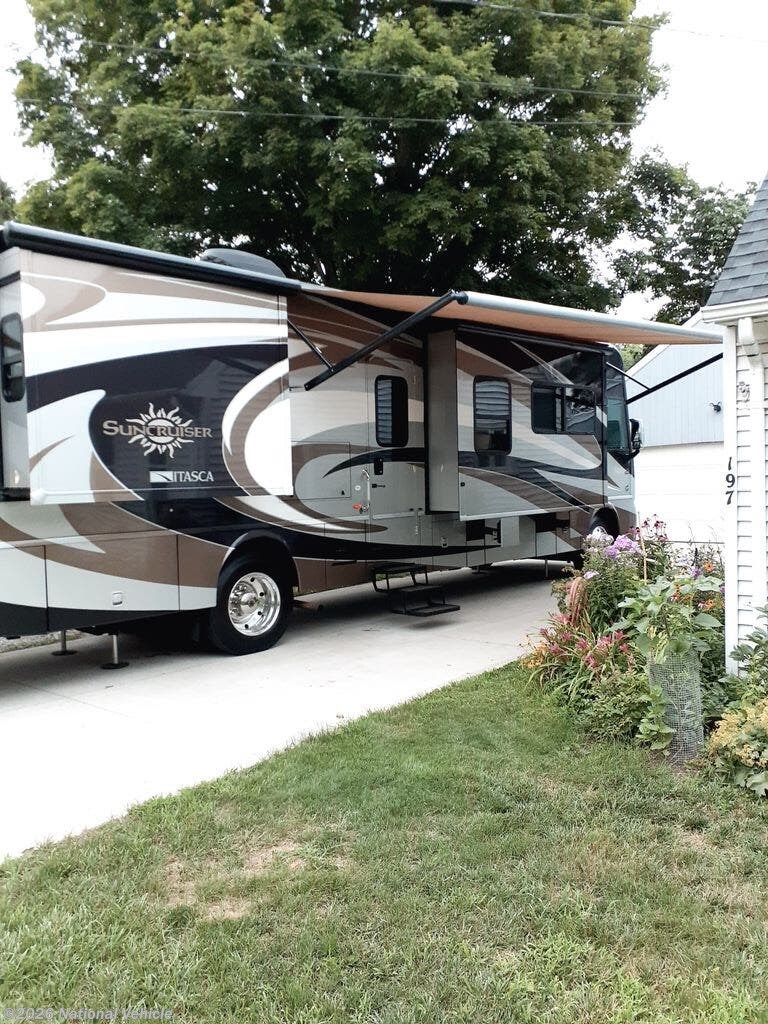 2013 Suncruiser 37F by Itasca from National Vehicle in Haverhill, New Hampshire