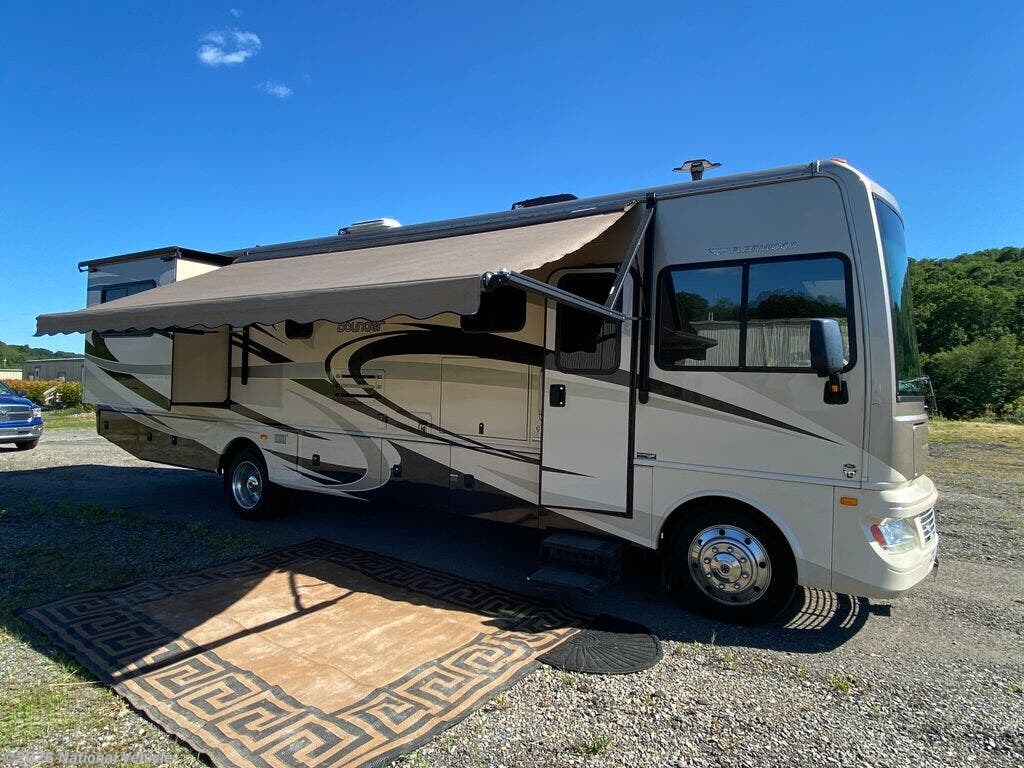 2014 Bounder 35K by Fleetwood from National Vehicle in Gibsonia, Pennsylvania
