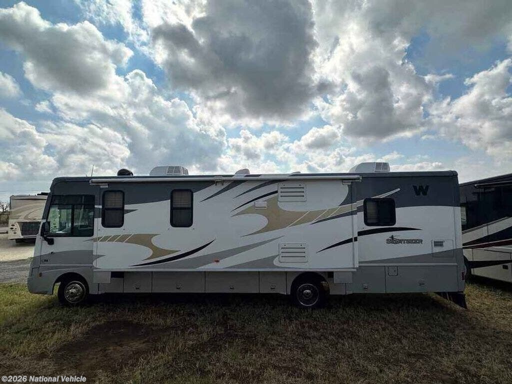 2010 Winnebago Sightseer 33C - Used Class A For Sale by National Vehicle in Moberly, Missouri