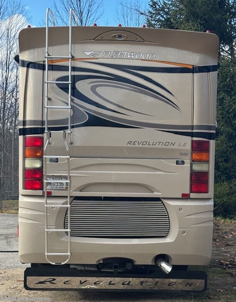 2007 Fleetwood Revolution LE 42N - Used Class A For Sale by National Vehicle in Limerick, Maine