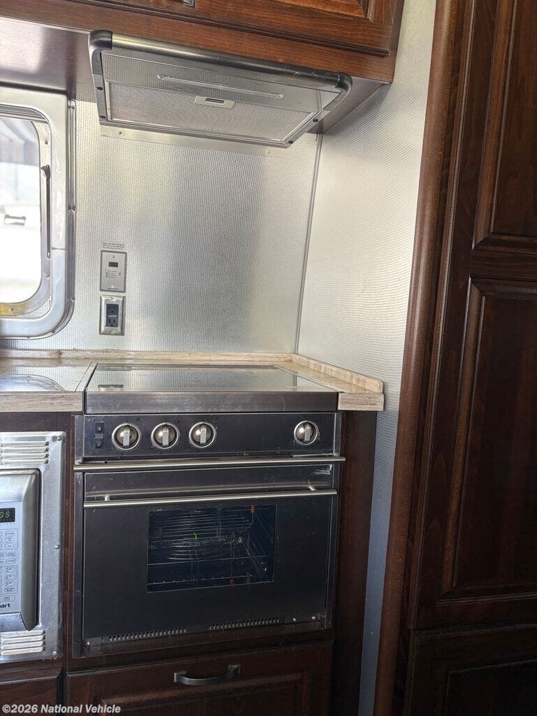 Used 2018 Airstream Classic 30RB Queen available in Cumberland, Rhode Island