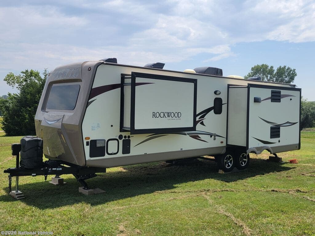 2018 Forest River Rockwood Ultra Lite 2906WS - Used Travel Trailer For Sale by National Vehicle in Bennington, Kansas