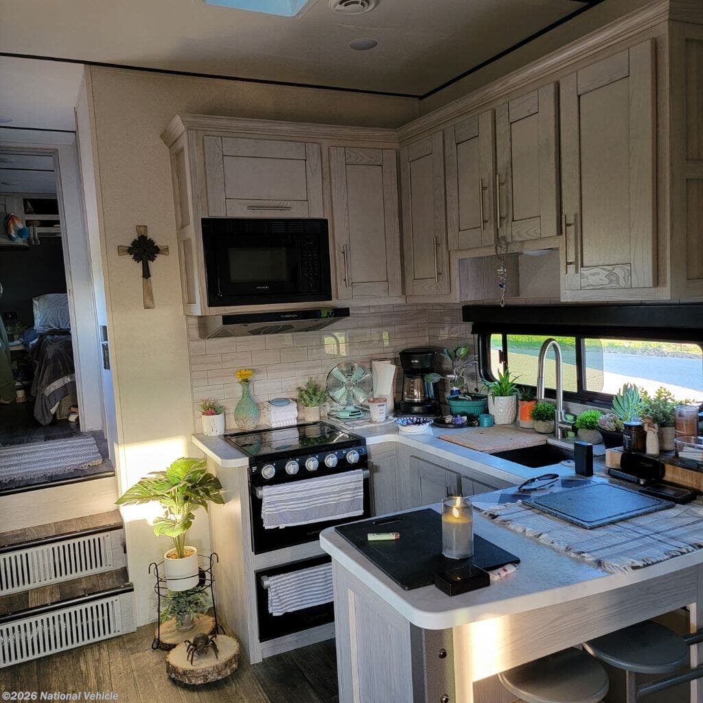 2022 Fuzion Impact 415 by Keystone from National Vehicle in Raytown, Missouri