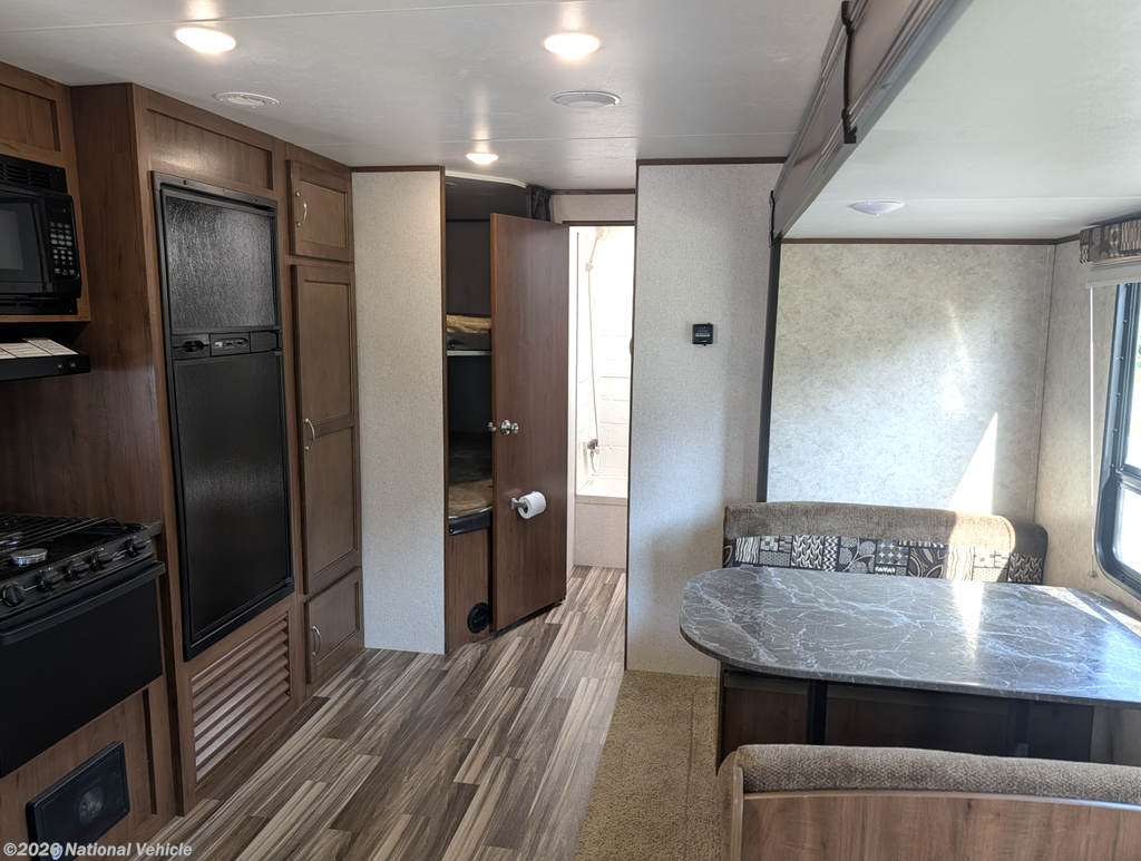 Used 2017 Jayco Jay Flight SLX 267BHSW available in Knoxville, Tennessee