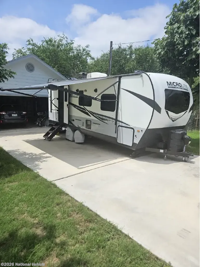 2021 Forest River Flagstaff Micro Lite 25FBLS - Used Travel Trailer For Sale by National Vehicle in Kingsland, Texas