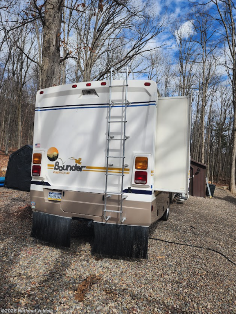 2003 Fleetwood Bounder 35R - Used Class A For Sale by National Vehicle in Zion Grove, Pennsylvania