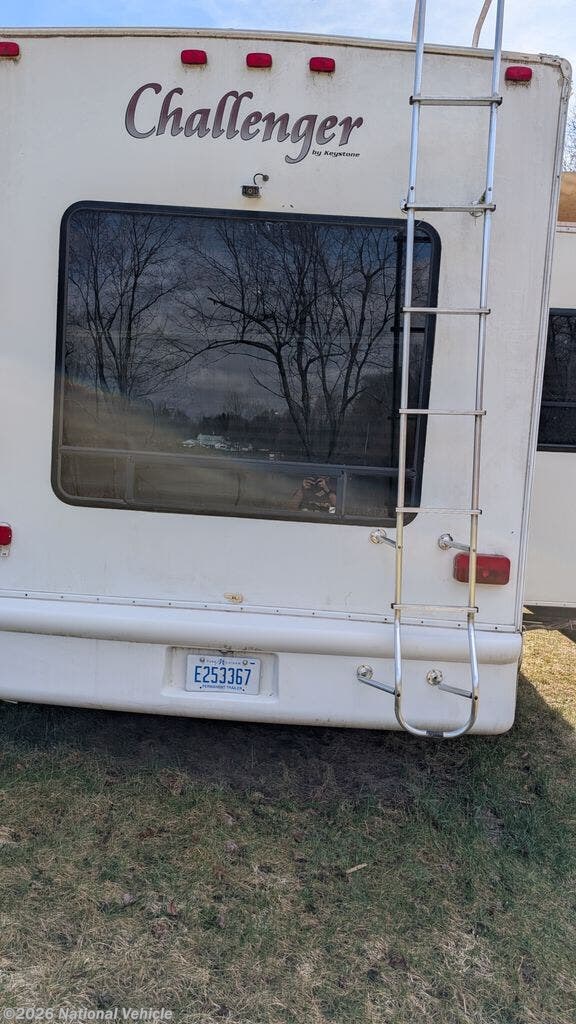 2009 Challenger 35CKQ by Keystone from National Vehicle in Ortonville, Michigan