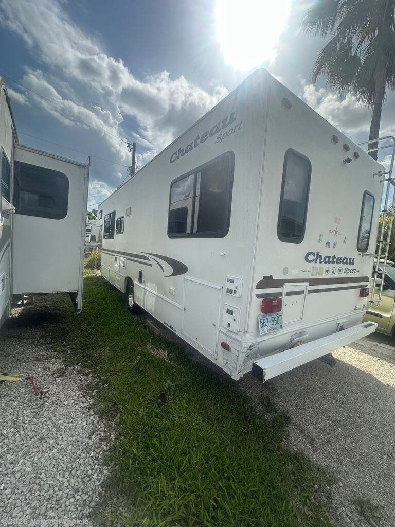 2000 Chateau Sport 28D by Thor Motor Coach from National Vehicle in Chichester, New Hampshire