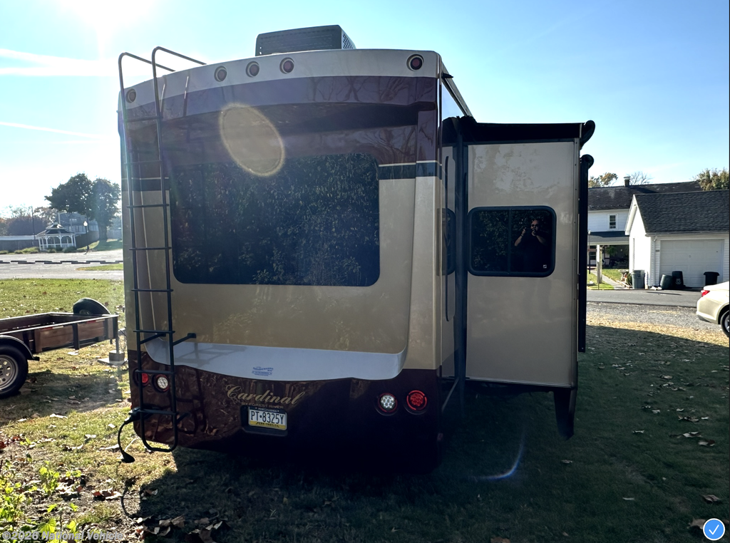 2015 Forest River Cardinal 3450RL - Used Fifth Wheel For Sale by National Vehicle in Lebanon, Pennsylvania