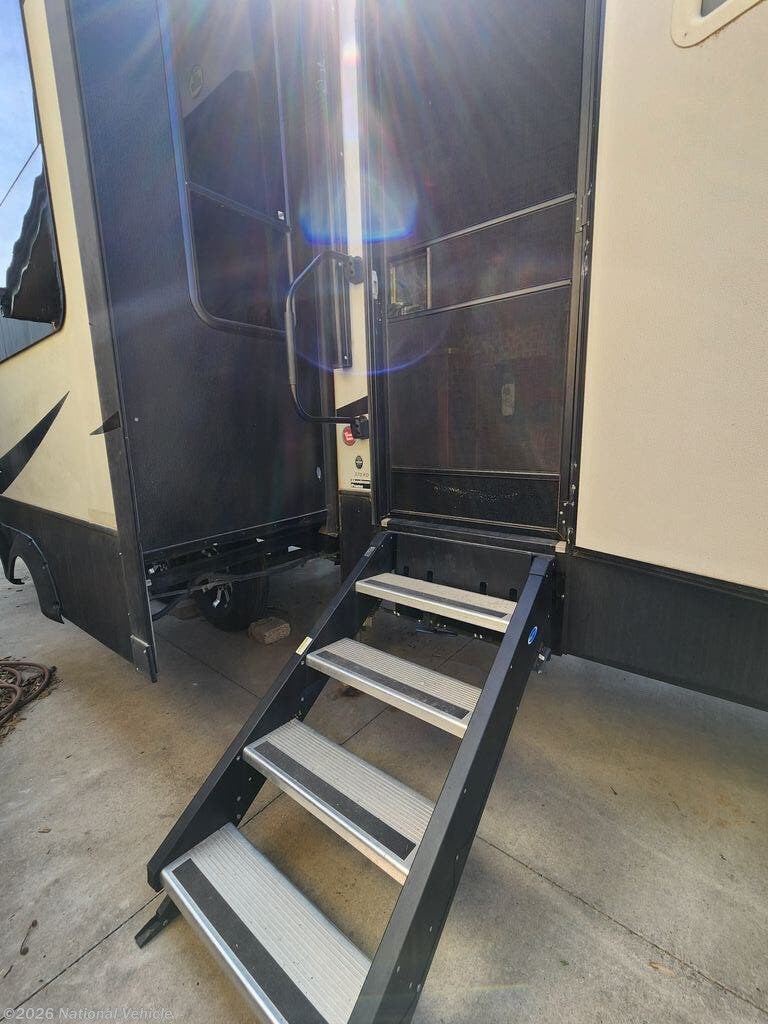 2017 Avalanche 370RD by Keystone from National Vehicle in Broken Arrow, Oklahoma