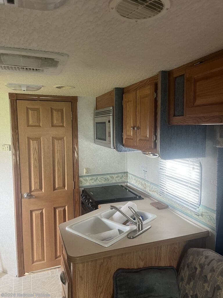 Used 2004 Gulf Stream Conquest B Touring Cruiser 5210 available in Buffalo, New York