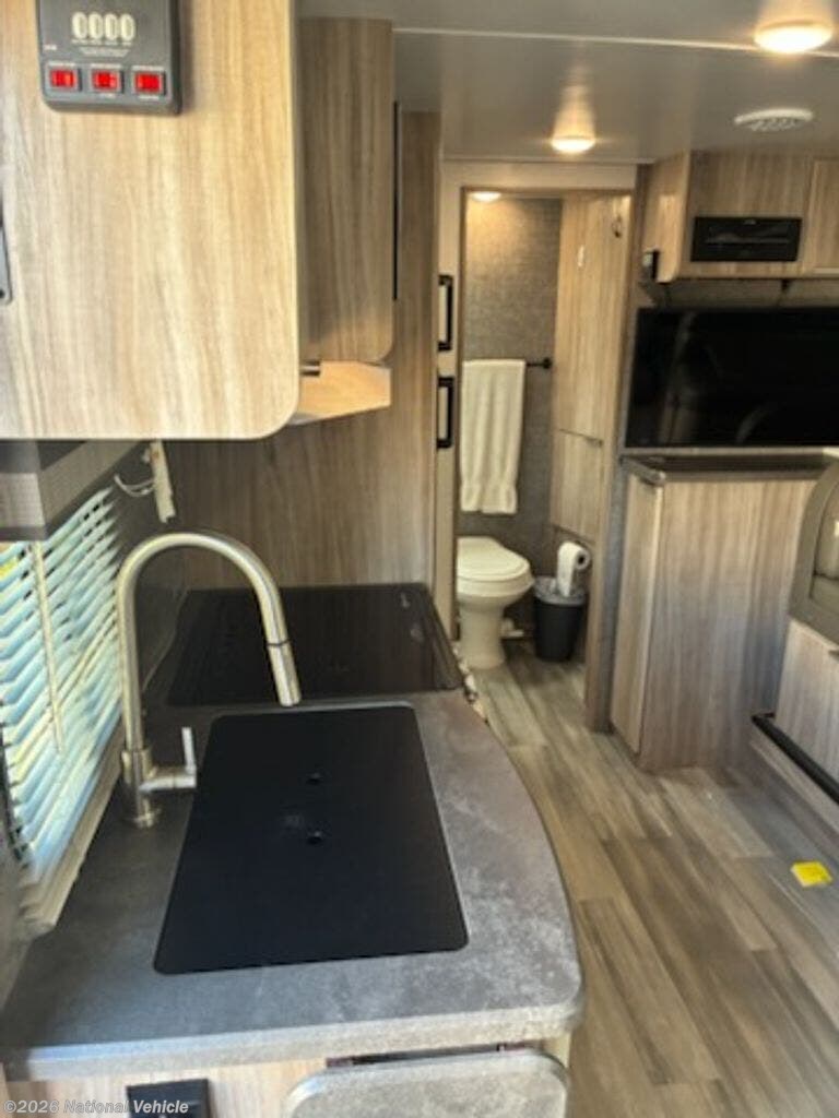 2021 Winnebago Micro Minnie 2108DS - Used Travel Trailer For Sale by National Vehicle in Shafter, California