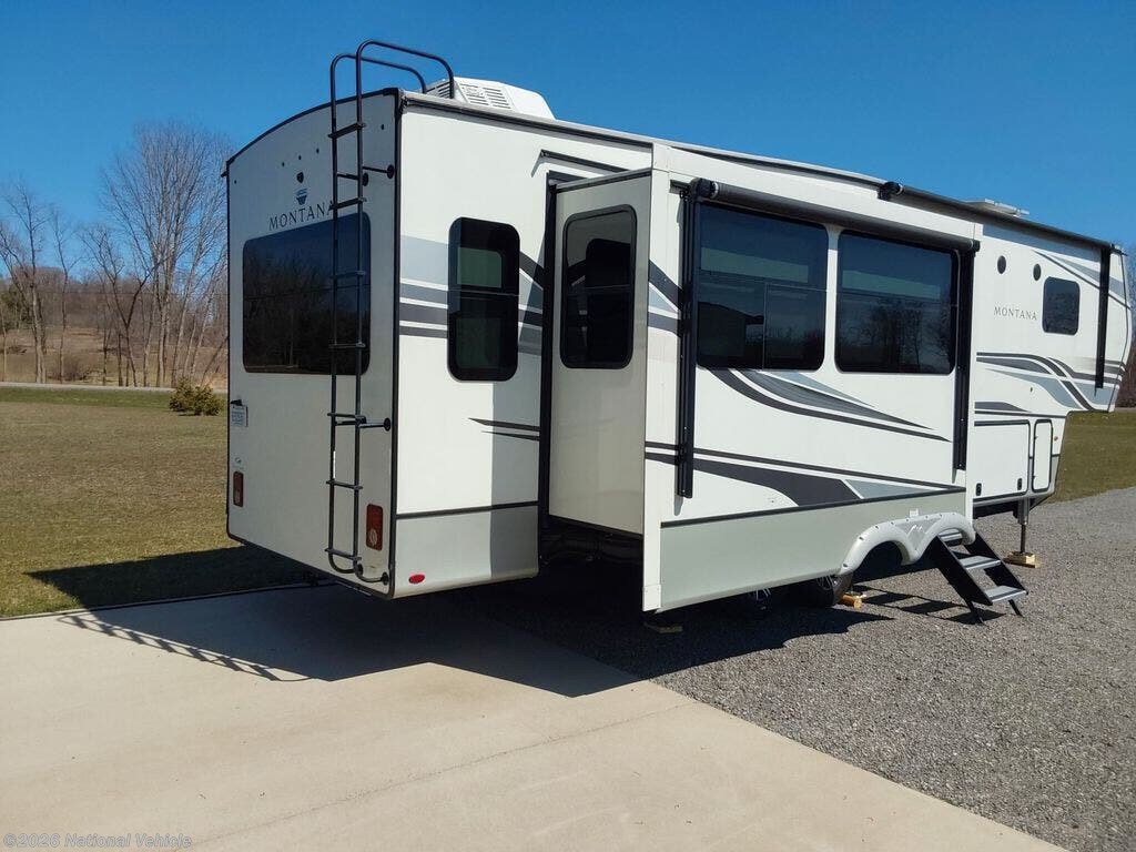 2022 Keystone Montana 3121RL - Used Fifth Wheel For Sale by National Vehicle in Ludington, Michigan