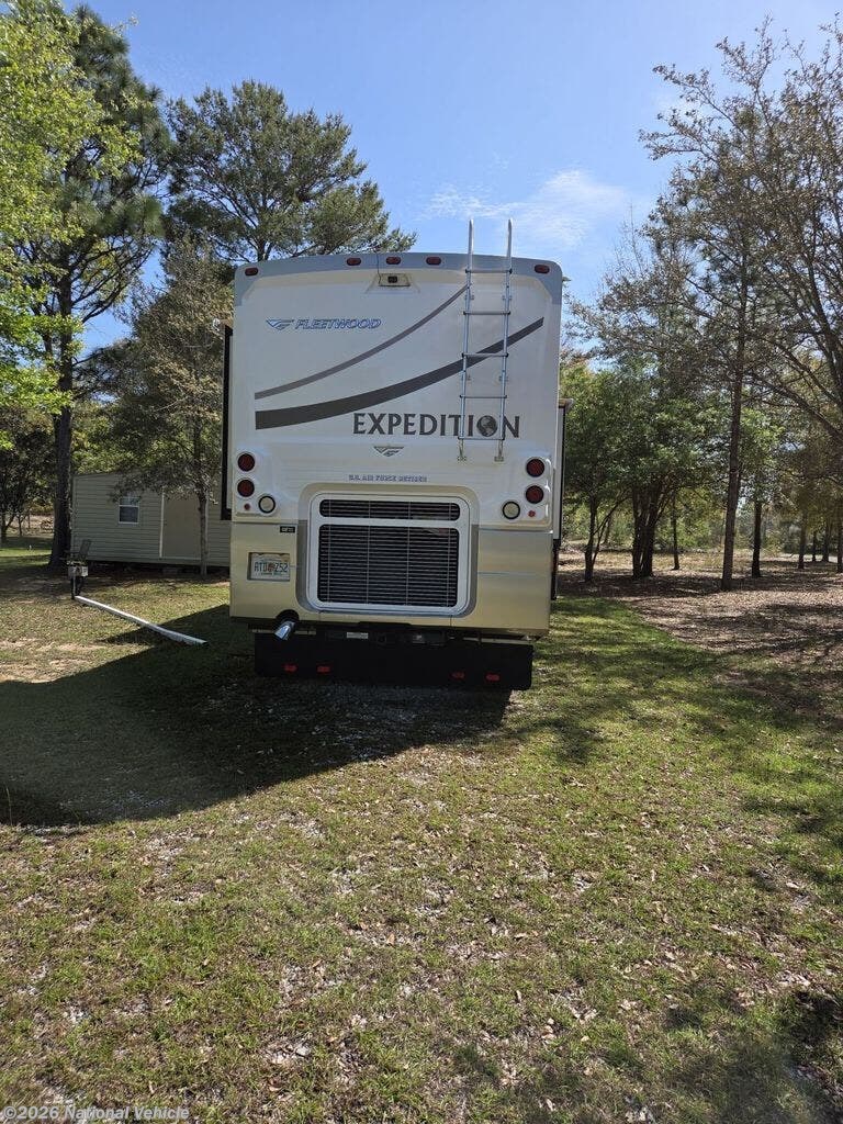 2006 Expedition 38N by Fleetwood from National Vehicle in Chipley, Florida