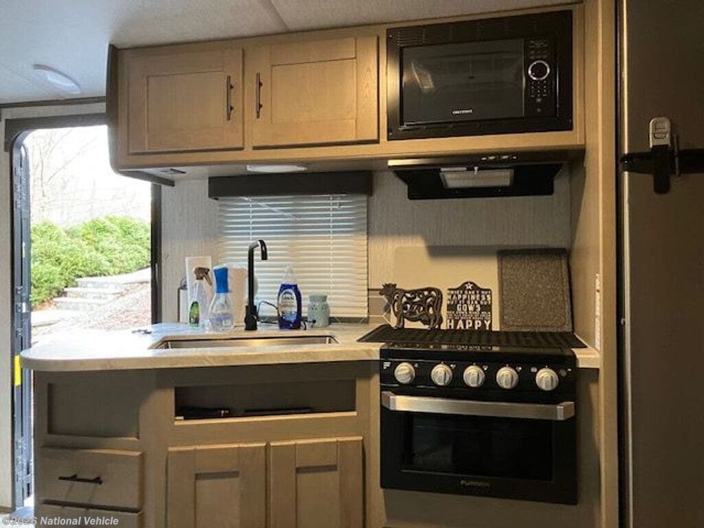 Used 2020 Cruiser RV Shadow Cruiser 240BHS available in Northbridge, Massachusetts
