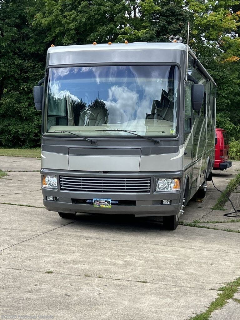 2006 National RV Dolphin 5342 - Used Class A For Sale by National Vehicle in Southington, Ohio