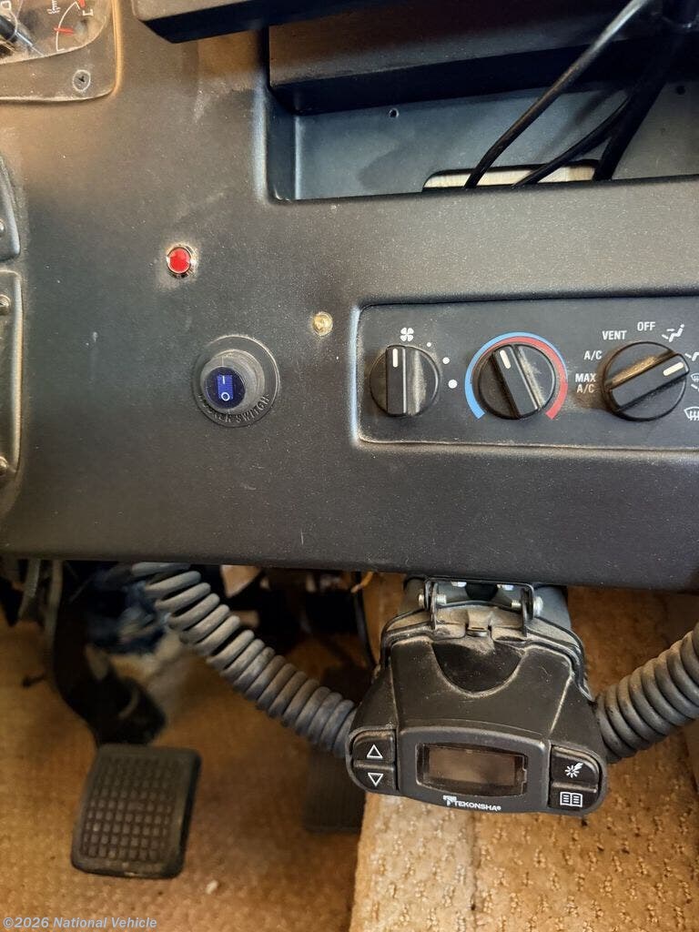 Used 2006 National RV Dolphin 5342 available in Southington, Ohio