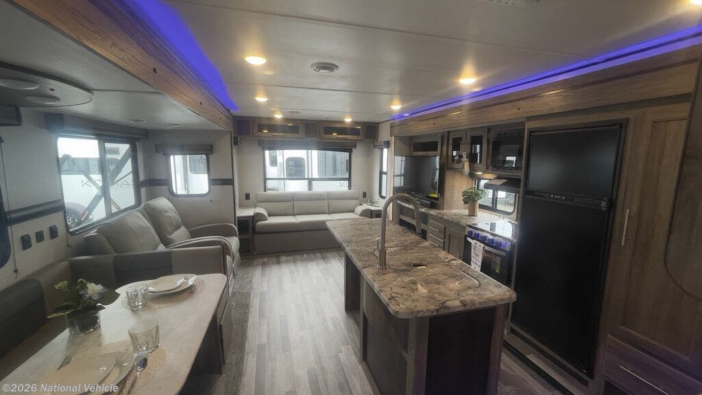 2023 CrossRoads Zinger 292RE - Used Travel Trailer For Sale by National Vehicle in Blaine, Washington