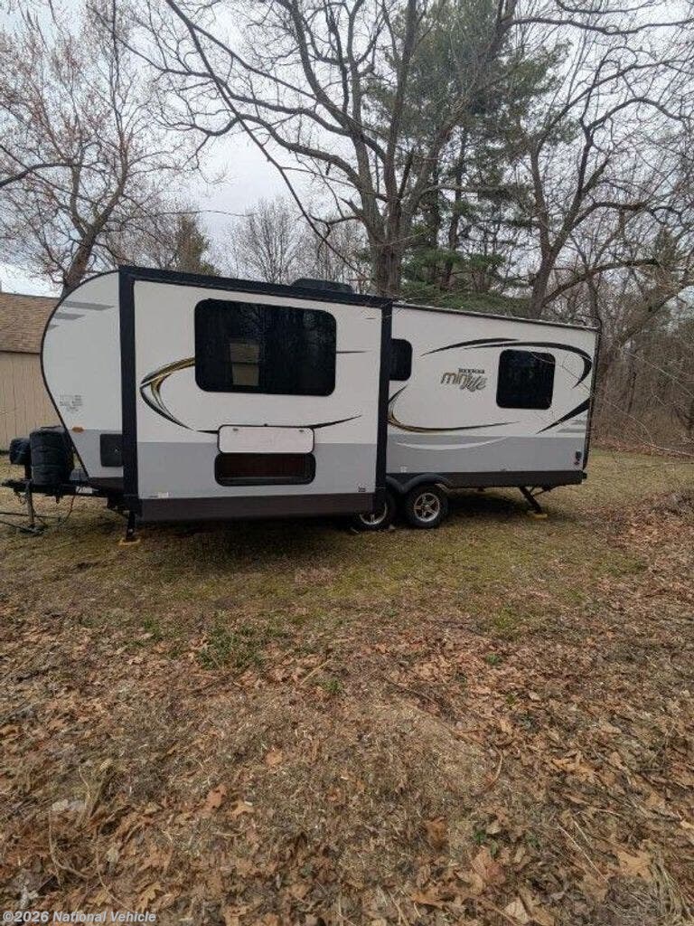 2021 Forest River Rockwood Mini Lite 2506S - Used Travel Trailer For Sale by National Vehicle in Chicopee, Massachusetts
