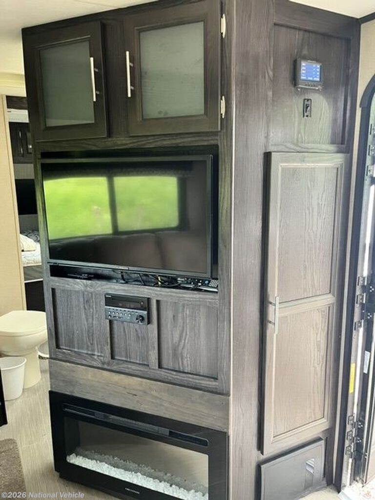 Used 2018 Dutchmen Kodiak Ultimate 330BHSL available in Hamon, Louisiana