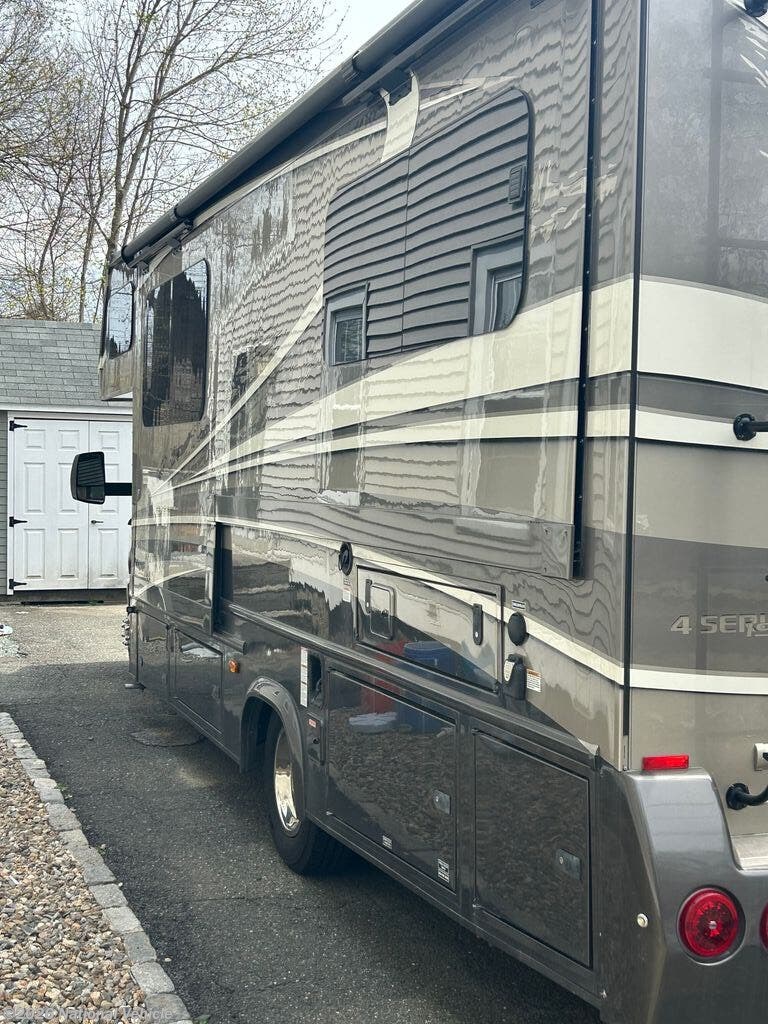 Used 2018 Dynamax Corp Isata 4 25FWF available in Beverly, Massachusetts