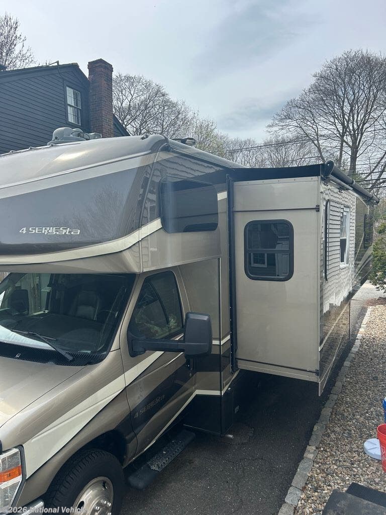 2018 Dynamax Corp Isata 4 25FWF - Used Class C For Sale by National Vehicle in Beverly, Massachusetts