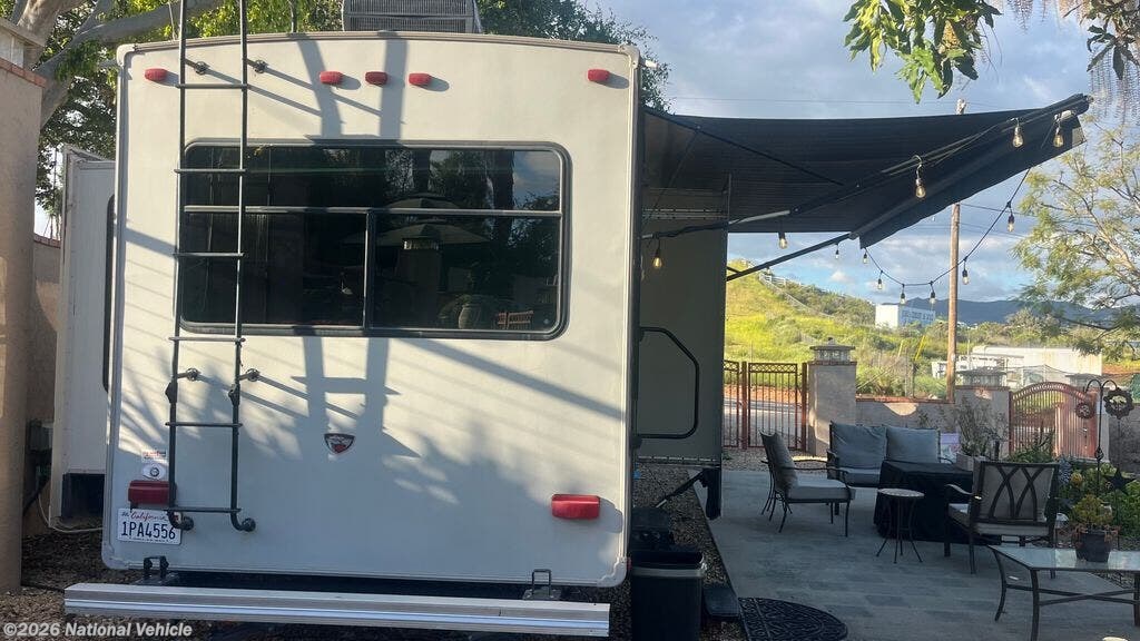 2015 Palomino Sabre Silhouette 284RSKS - Used Fifth Wheel For Sale by National Vehicle in Spring Valley, California