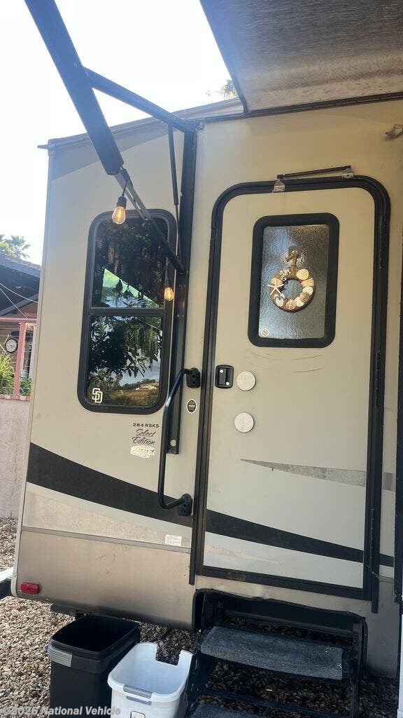 2015 Sabre Silhouette 284RSKS by Palomino from National Vehicle in Spring Valley, California