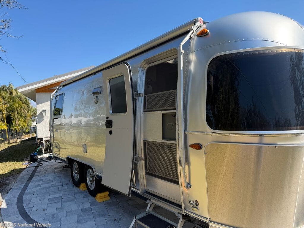 Used 2018 Airstream Flying Cloud 25RB Twin available in Nokomis, Florida