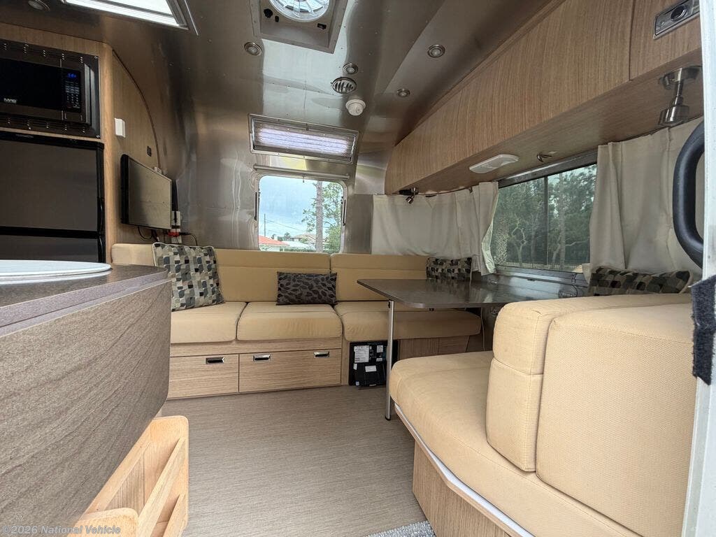 2018 Flying Cloud 25RB Twin by Airstream from National Vehicle in Nokomis, Florida