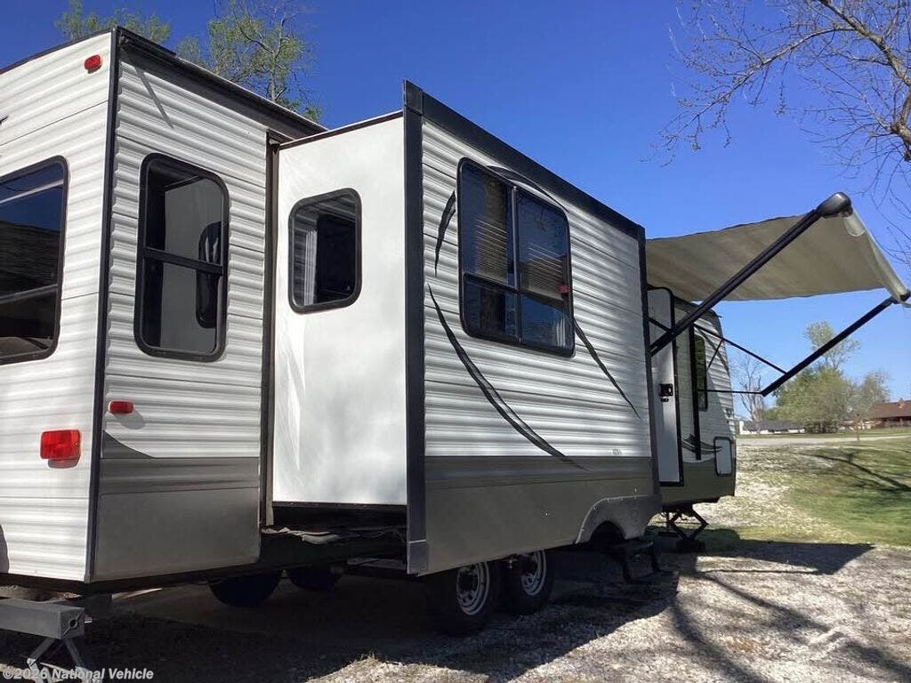 2016 Keystone Hideout Luxury 30RLDS - Used Travel Trailer For Sale by National Vehicle in Claremore, Oklahoma